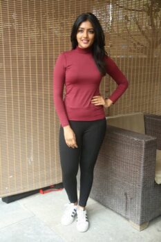 Eesha-Rebba-Celebrity-Badminton-League-Press-Conference-Stills-10