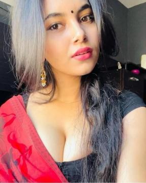 Mumbai Escort Richa Aroara Vip Model Varsova Home Service In Mumbai call me 9004722577