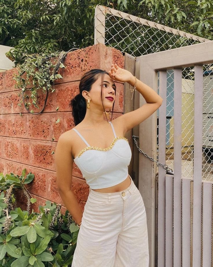 New year 2026 : Call Girls in Jama Masjid Metro 9953322196 Delhi