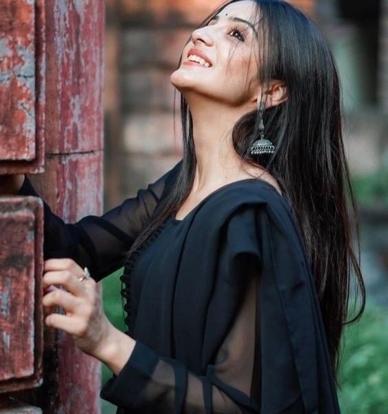 Booking Now 9643097474 Call Girls In Chittaranjan Park, Delhi