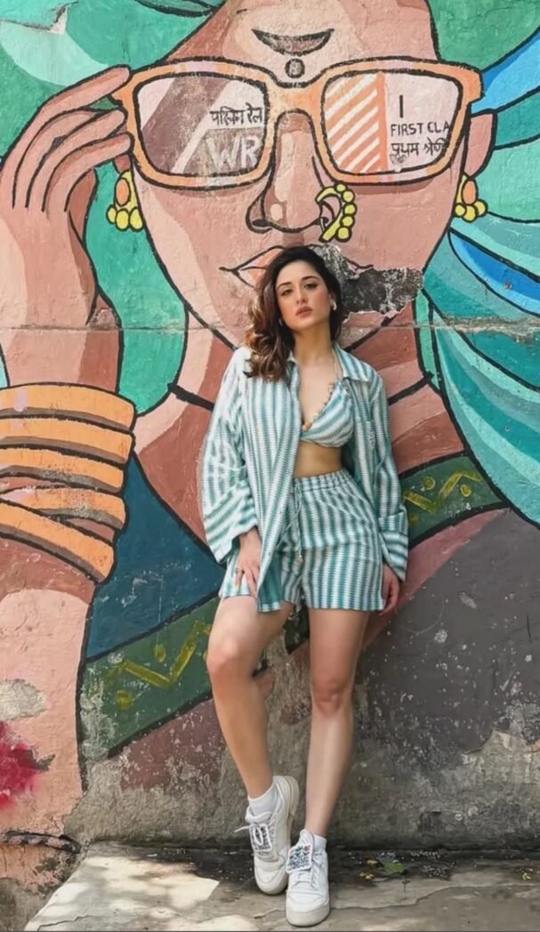 Call Girls In Jhandewalan 9711014705 Escort Service